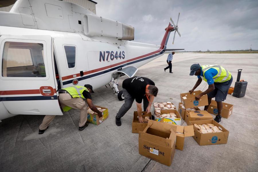 Flying meals down the Bahamas 