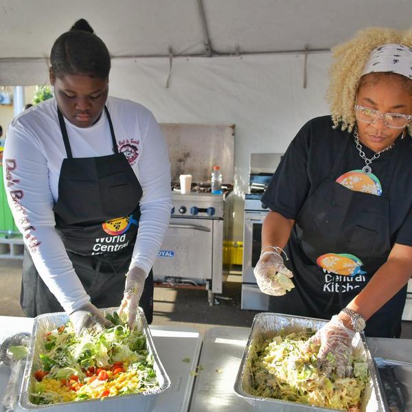 Jose Andres making meals for hurricane dorian victims