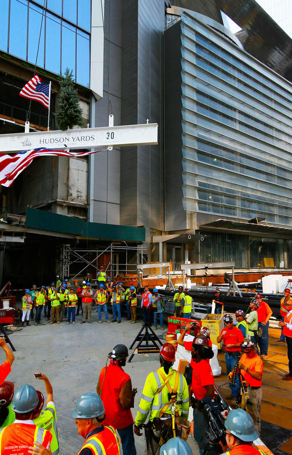 Image preview - 30 Hudson Yards Topping Out - Beam Begins Ascent