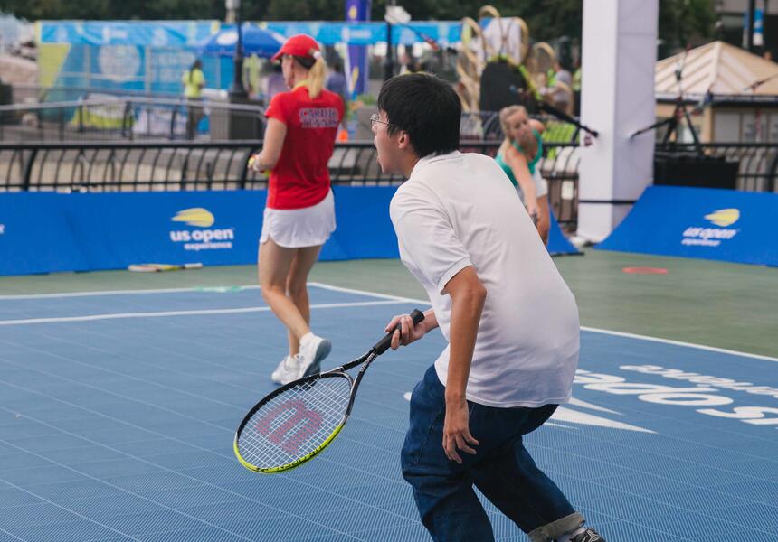 play tennis